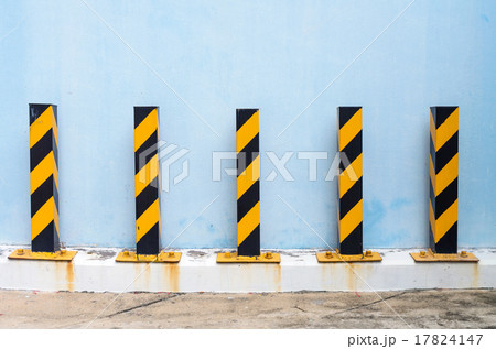 five traffic Pole 17824147