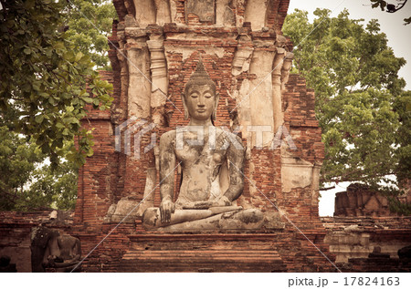 Buddha statue in Wat Mahathat. Ayutthaya historical park, public 17824163
