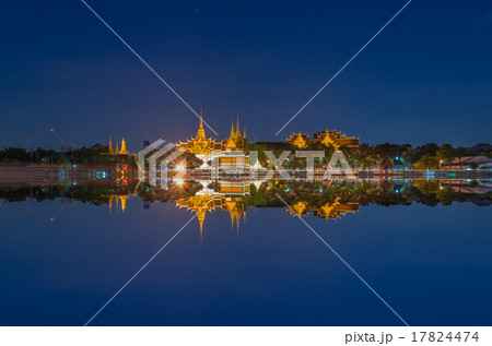 Grand palace river side at twilight time in Bangkok, Thailand 17824474