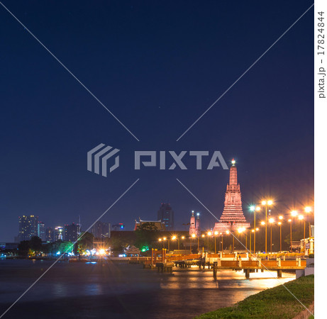 Wat Arun river side with Chao Phraya River in Bangkok at twiligh 17824844