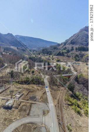 初春の八ッ場大橋から見た吾妻川の風景 17825962