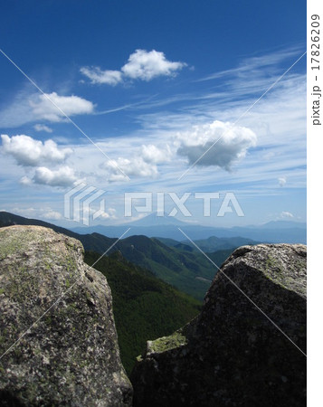 瑞牆山　山頂より富士山 17826209
