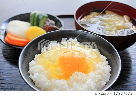 ご飯のお供　卵かけご飯 17827575