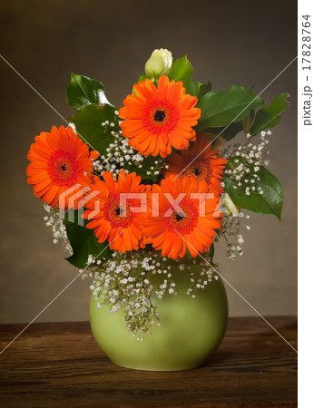 bouquet in vase 17828764