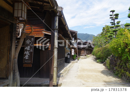 妻籠宿 つまごじゅく 長野県木曽郡 南木曽町 中山道の宿場町 伝統的建造物保存地区の写真素材