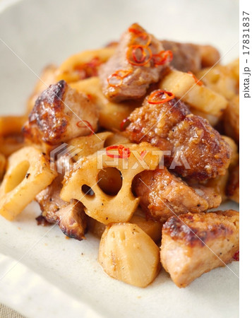 レンコンと豚肉の中華炒め(縦位置ハイアングル) レンコンと豚肉の中華炒め(縦位置ハイアングル) 17831837