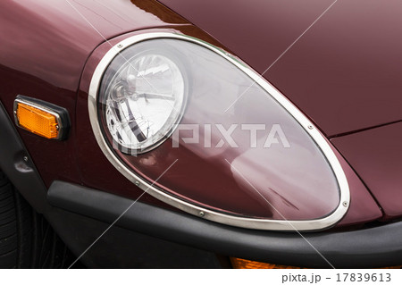 クラシックカーのヘッドライト brown car 17839613