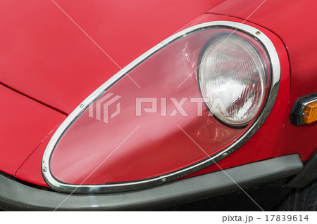 クラシックカーのヘッドライト  red car 17839614
