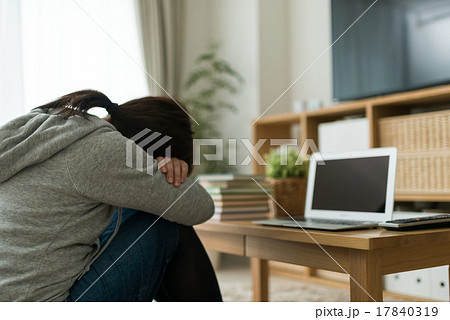 体育座り 体育座り 17840319