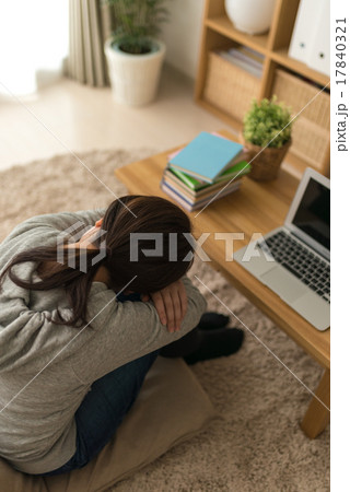 体育座り 17840321