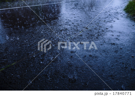 ゲリラ豪雨 17840771