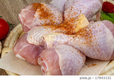 Raw chicken legs 17843132
