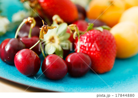 ripe fruits 17844880