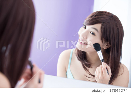 Smile woman with makeup brushes Smile woman with makeup brushes 17845274