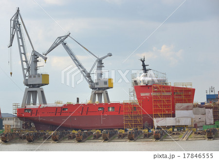 ship under construction 17846555