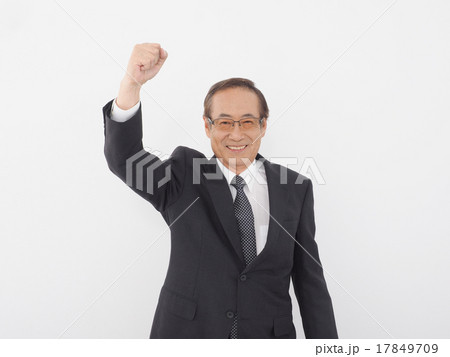 右手を上げるシニアビジネスマンの写真素材