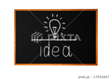 Blackboard with drawing light bulb closeup 17850867