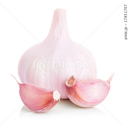 Garlic isolated on white background 17851707