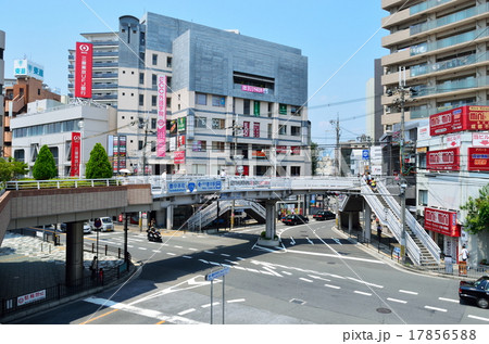 阪急豊中駅前　豊中本町交差点 17856588
