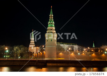Moscow Kremlin and river at night 17856874