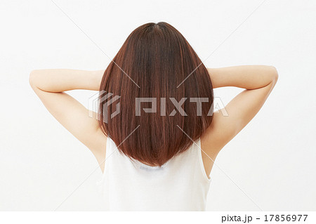 ミディアムヘア 後ろ姿 髪を広げるの写真素材