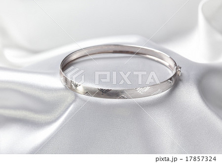 Jewelry, platinum or silver bracelet 17857324