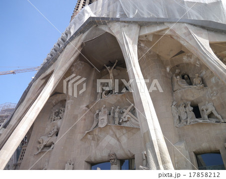 サグラダ・ファミリア　受難のファザード 17858212