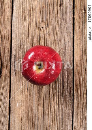 Red apple 17860905