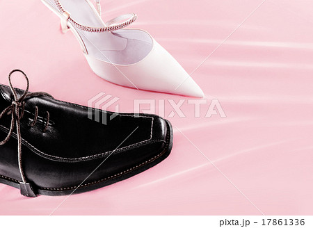 新婦と新郎の靴　二人で歩むイメージ　 17861336