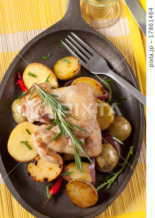 Roasted chicken wings and potatoes Roasted chicken wings and potatoes 17861464