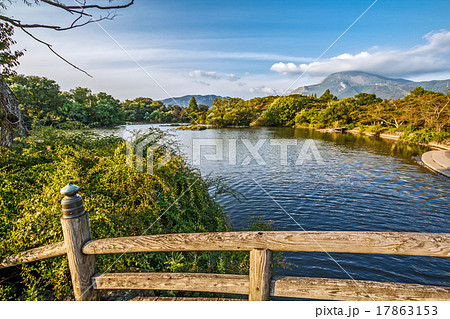 三島池と伊吹山 17863153