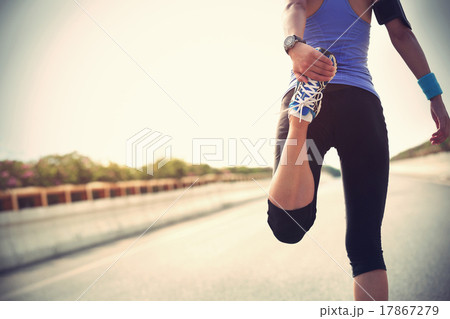 woman runner warm up outdoor 17867279