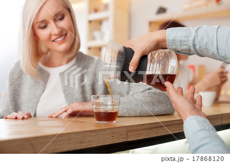 Professional young barista is working in cafe 17868120