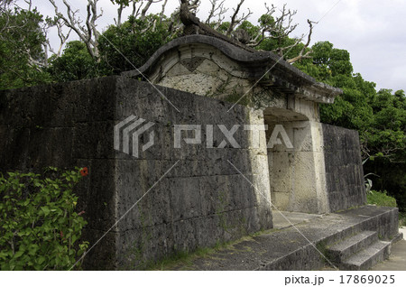 園比屋武御嶽石門 17869025