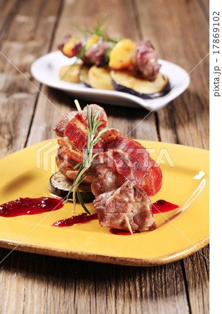 Venison souvlaki and bacon strip Venison souvlaki and bacon strip 17869102