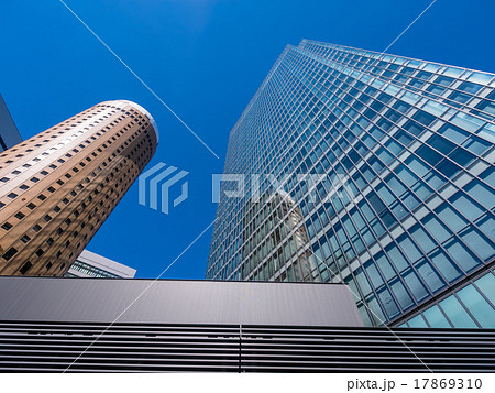 梅田の超高層ビル群 17869310