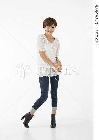 若い女性 若い女性 17869676