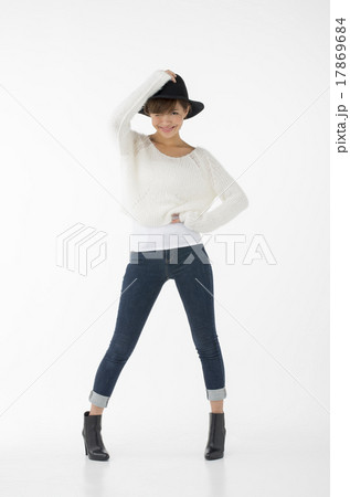 若い女性 若い女性 17869684
