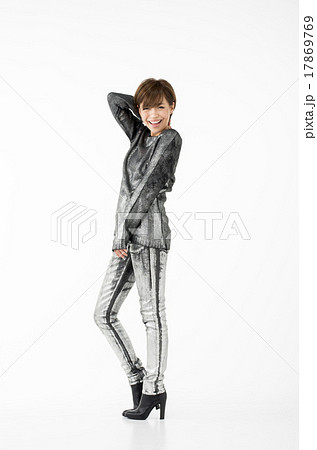若い女性 若い女性 17869769