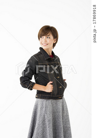 若い女性 若い女性 17869918
