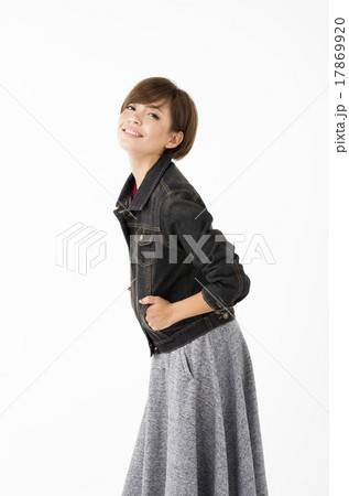 若い女性 若い女性 17869920