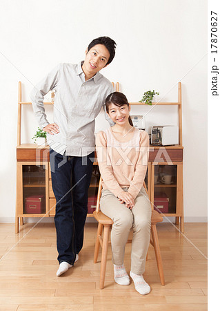 若い男女カップルポートレート 若い男女カップルポートレート 17870627