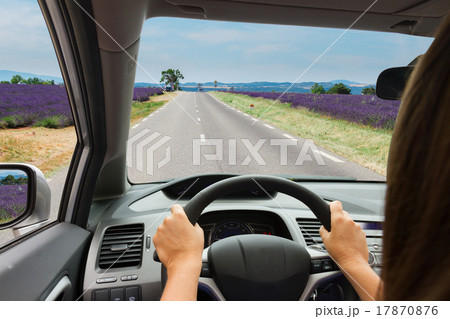 woman driving a car 17870876