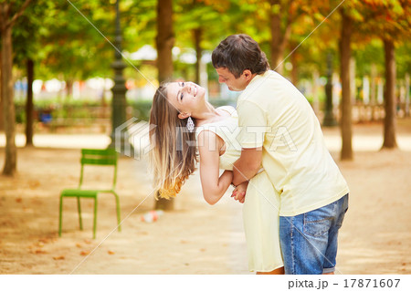 Beautiful young dating couple in Paris 17871607