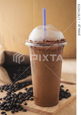Ice coffee smoothie with fresh coffee Ice coffee smoothie with fresh coffee 17874059