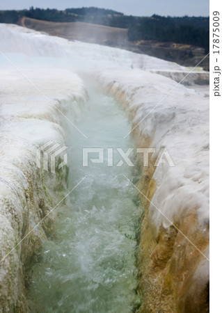 トルコ世界遺産　パムッカレの石灰棚 17875009