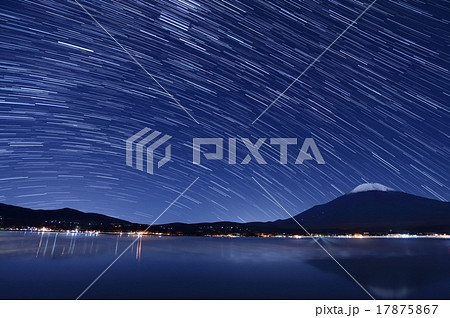 山中湖から冬の星空 17875867