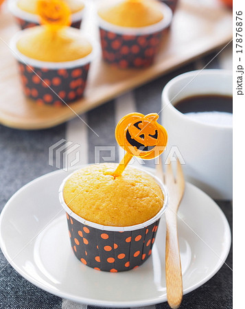 ハロウィンのパンプキンマフィン 17876876