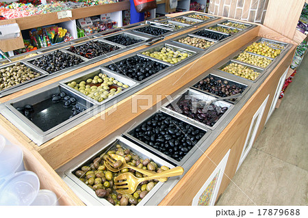 Different varieties of olives 17879688