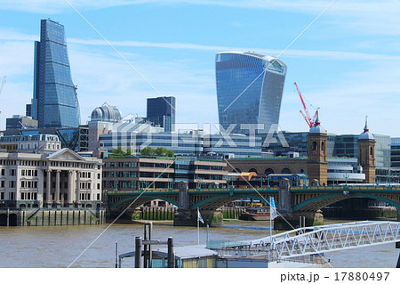 ロンドン紀行　その３３　　：　　現代ビルディングとテムズ川　　：　　麗しき現代建築　その２ 17880497